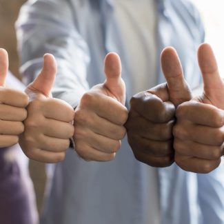 groupe-d-amis-reunis (1)